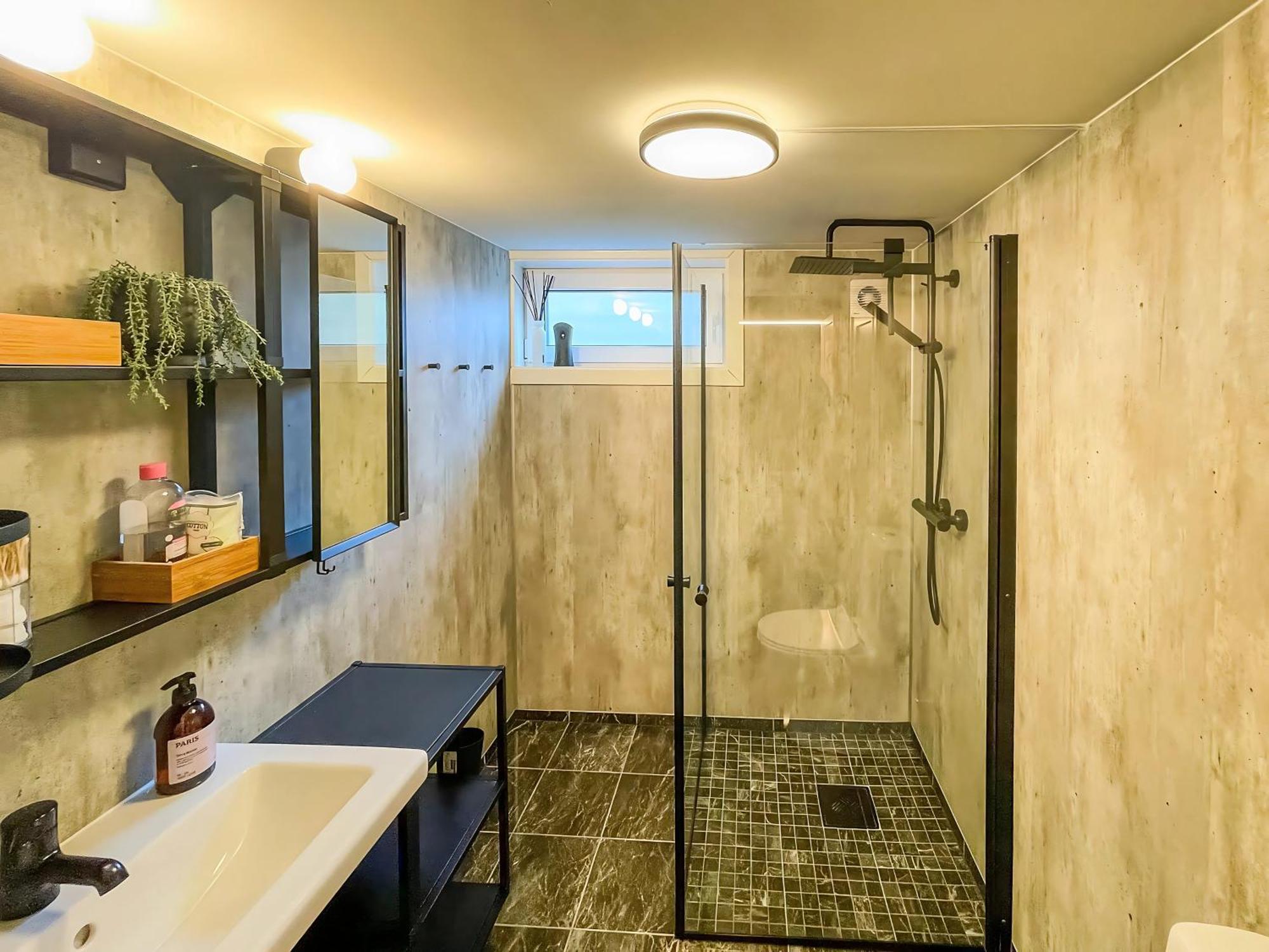 Underground Flat Apartment Andalsnes