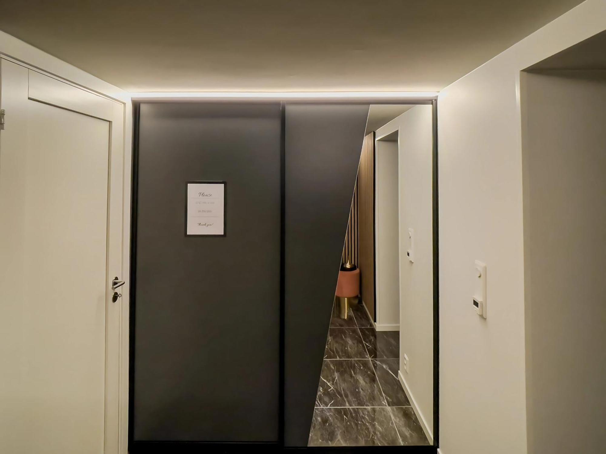Apartment Underground Flat *